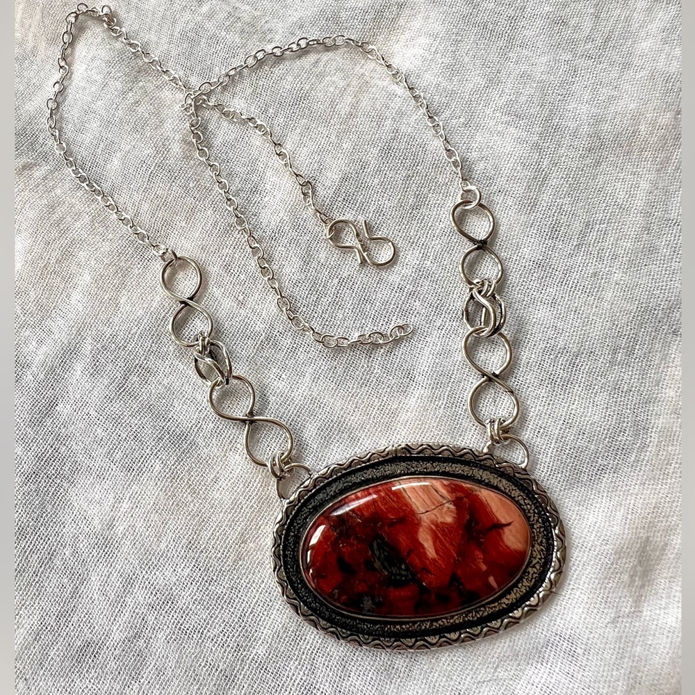 925 Beautiful Rich Red Jasper Pendant Necklace - Picture 4 of 9